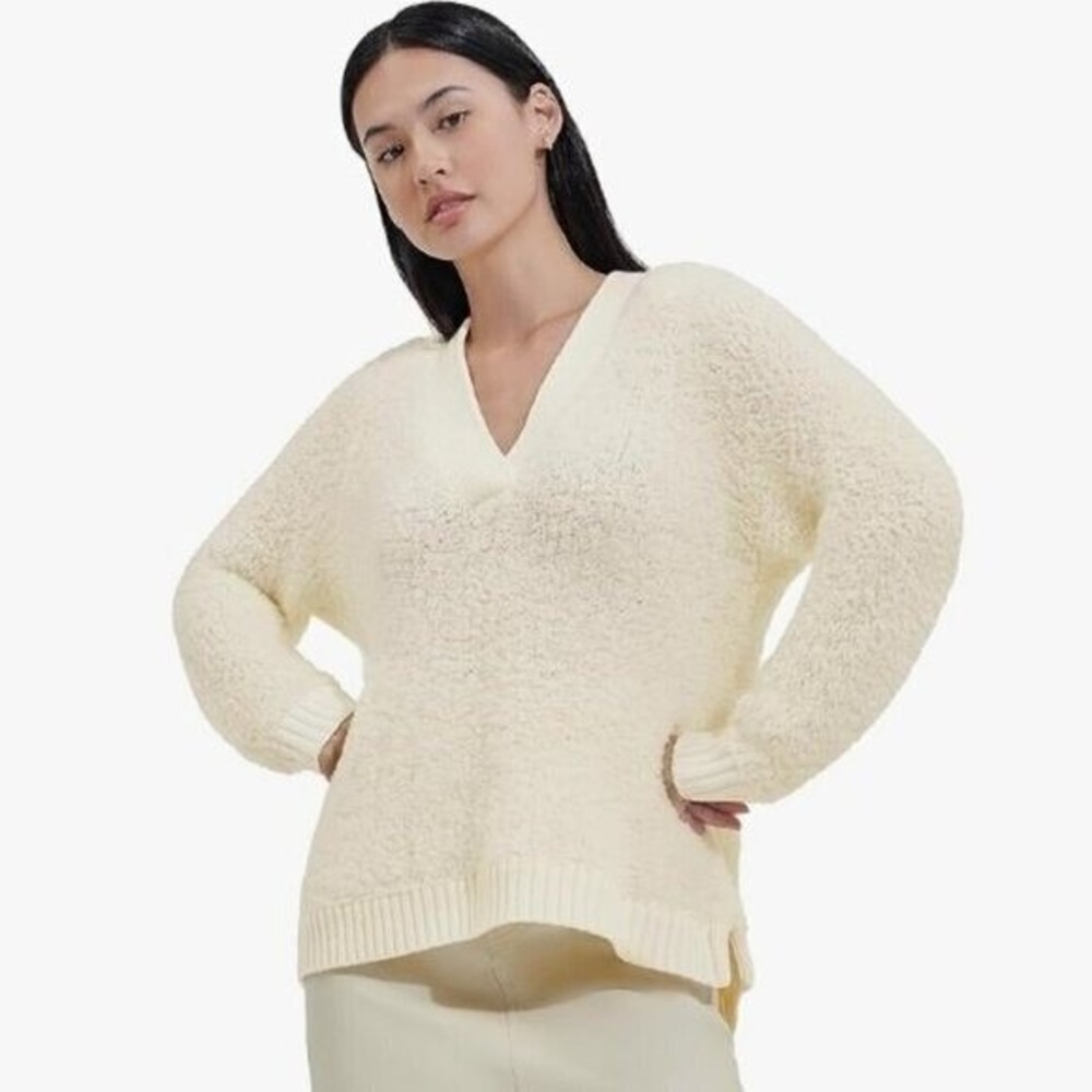 UGG Womens Size Large Deeann Cloudfluff V-Neck Sweater Cream Ivory NWT
